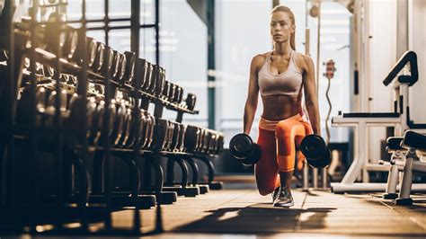 im gym gefickt|Beim Training im Gym das brünette Girl gefickt 